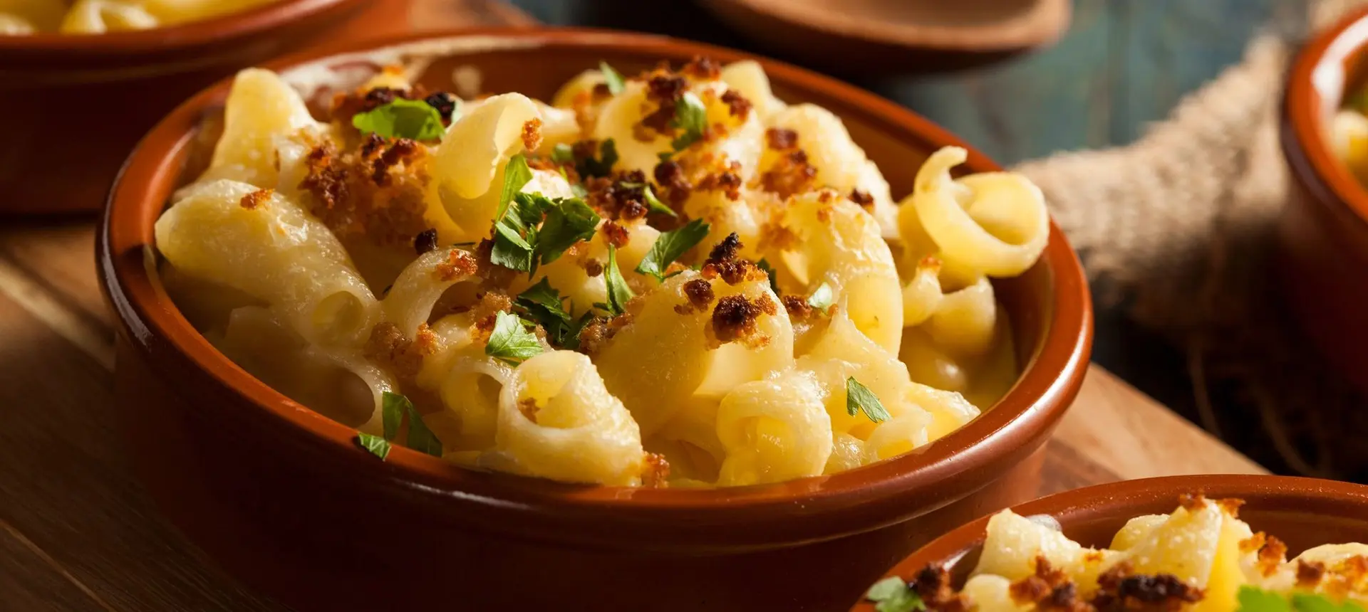 A bowl of macaroni and cheese with parsley.